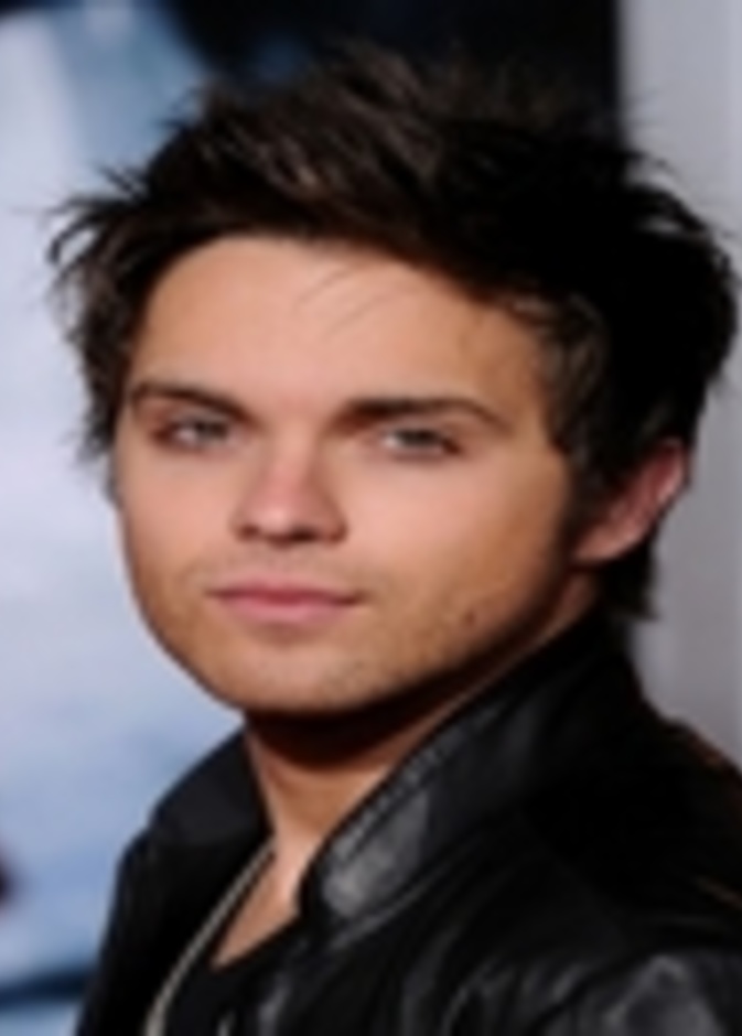 توماس ديكر يبحث عن ابنه في كليب &quot;كريست الملاك&quot;