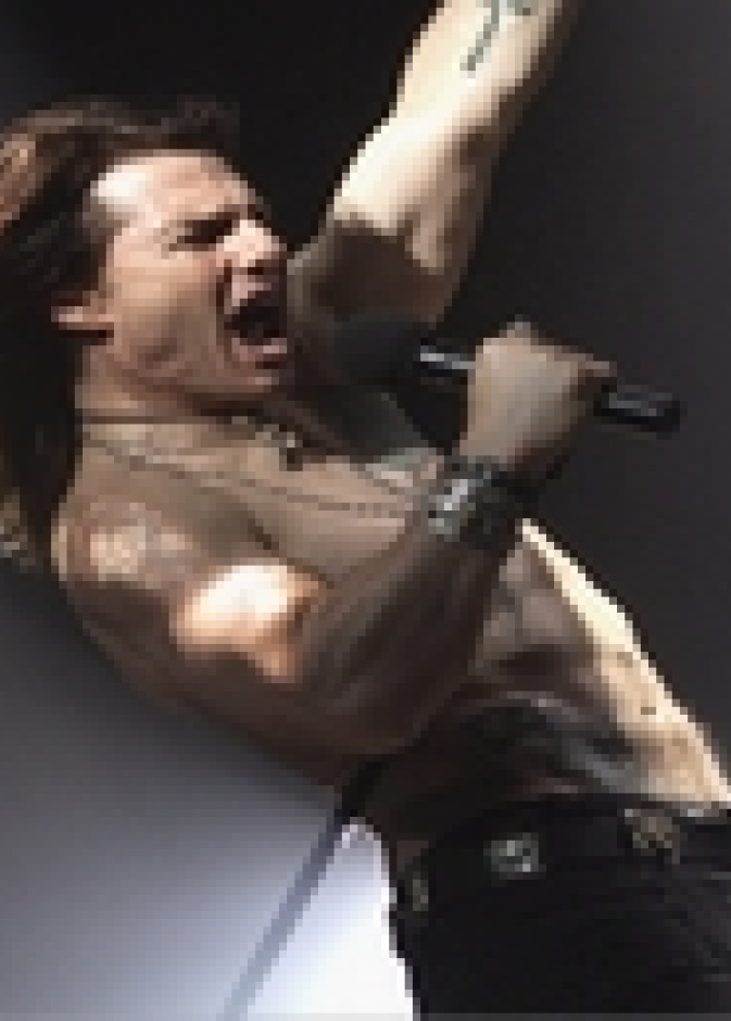 توم كروز بصورة جديدة في  Rock of Ages 