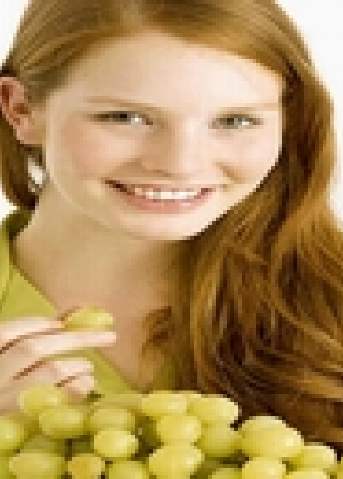 العنب.. وسيلة آمنة لحماية البشرة