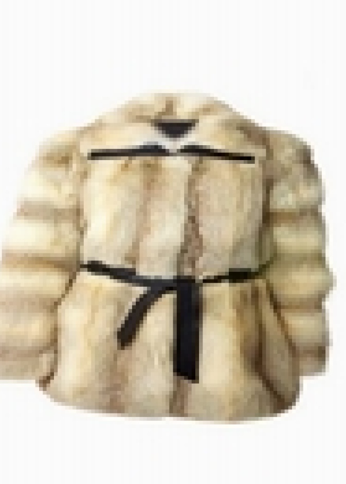 هدية اليوم من  بالانسياغا :  سترة من الفرو لإطلالة دافئة 