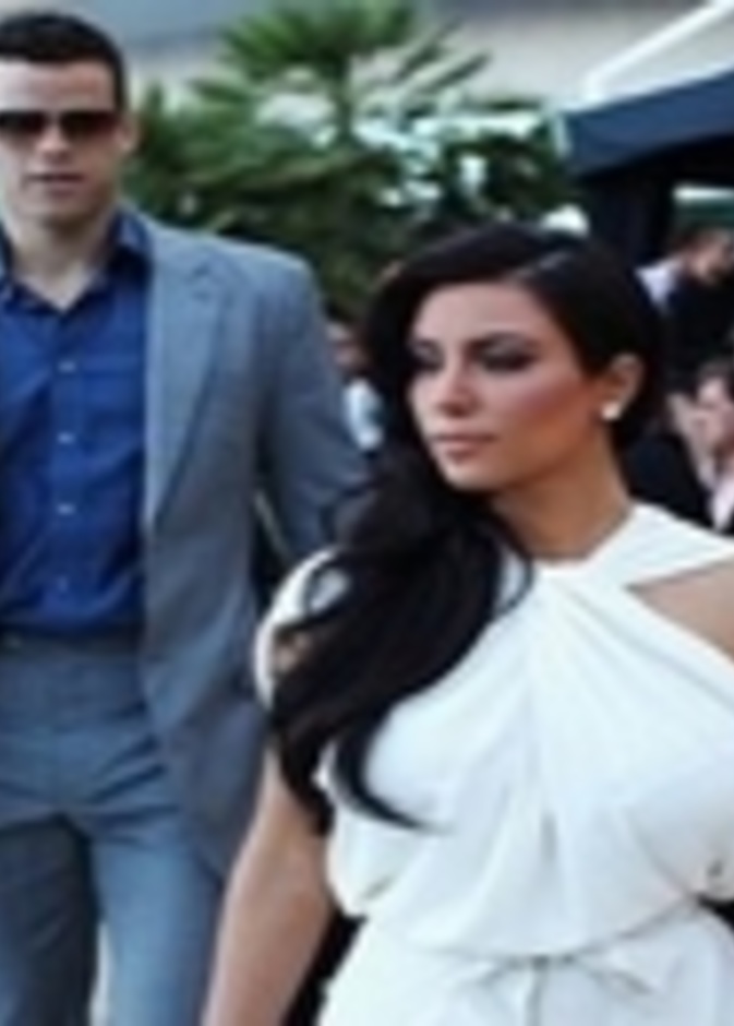 كيم كارداشيان تطلب الطلاق رسمياً