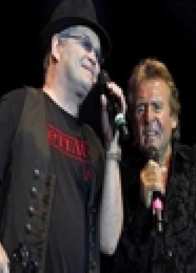 وفاة نجم  Monkees  ديفي جونز بأزمة قلبية