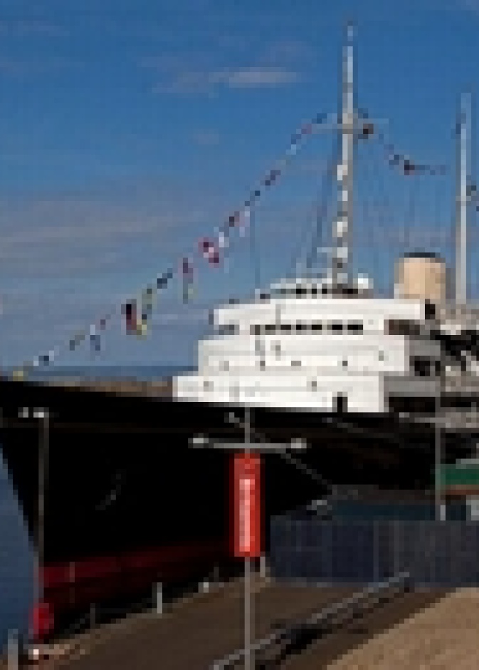 الملكة إليزابيث تحصل على يخت هدية في اليوبيل الماسي