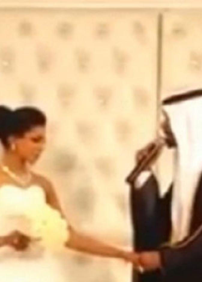 بالفيديو: كويتي يغني لعروسه على الكوشة