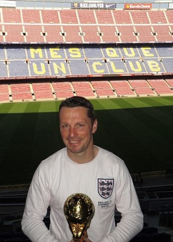 مشجع يقطع 4000 كيلومتر بدراجته لحضور "المونديال" 