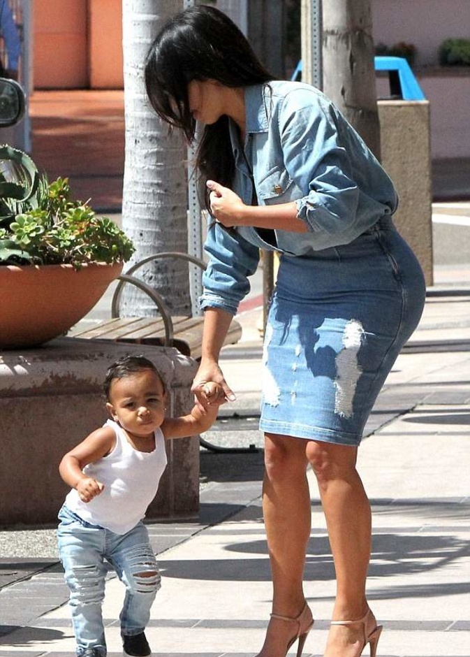 أناقة نورث ويست على خطى كيم وكريس