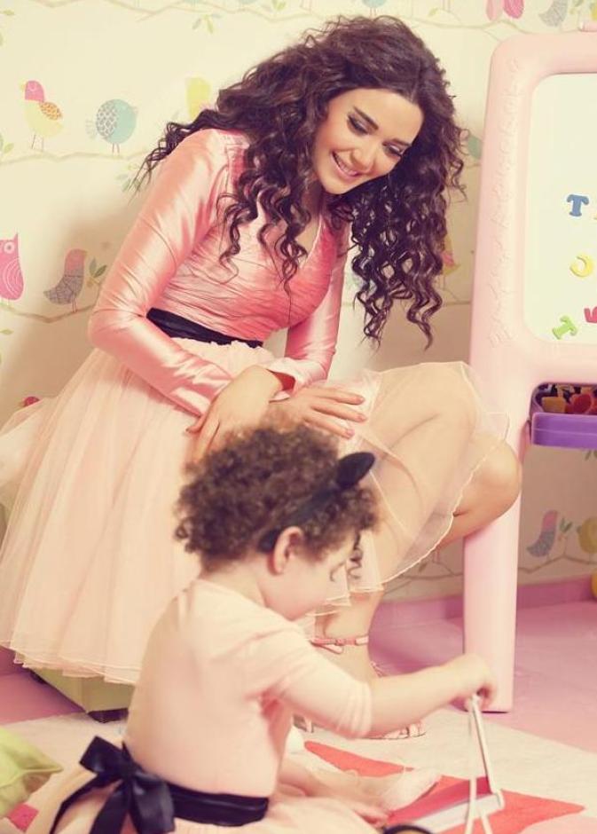 سيرين عبدالنور وابنتها تاليا..وصورة مموهة