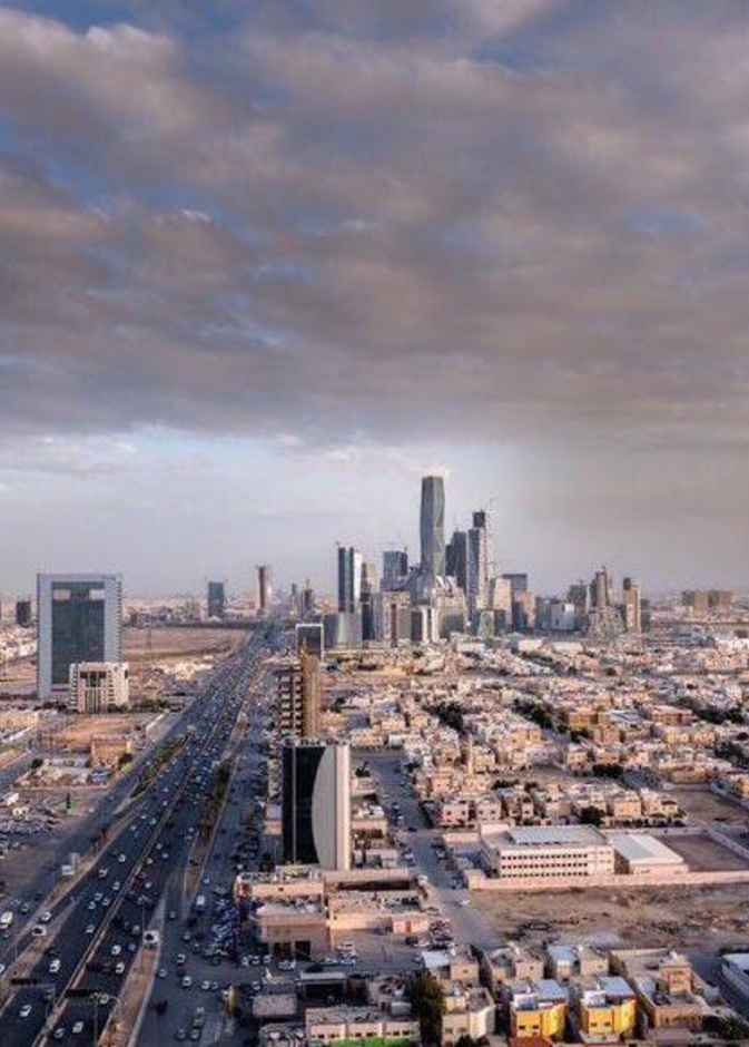 سماء الرياض وهي تحتضن السحب 