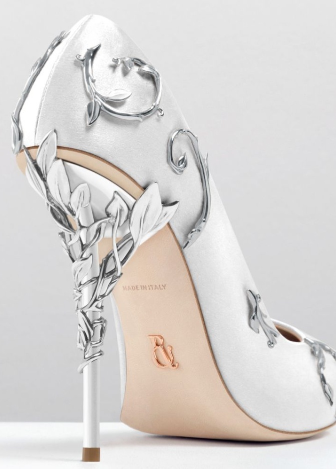 حذاء من رالف أند روسو Ralph & Russo من الساتان الأبيض 