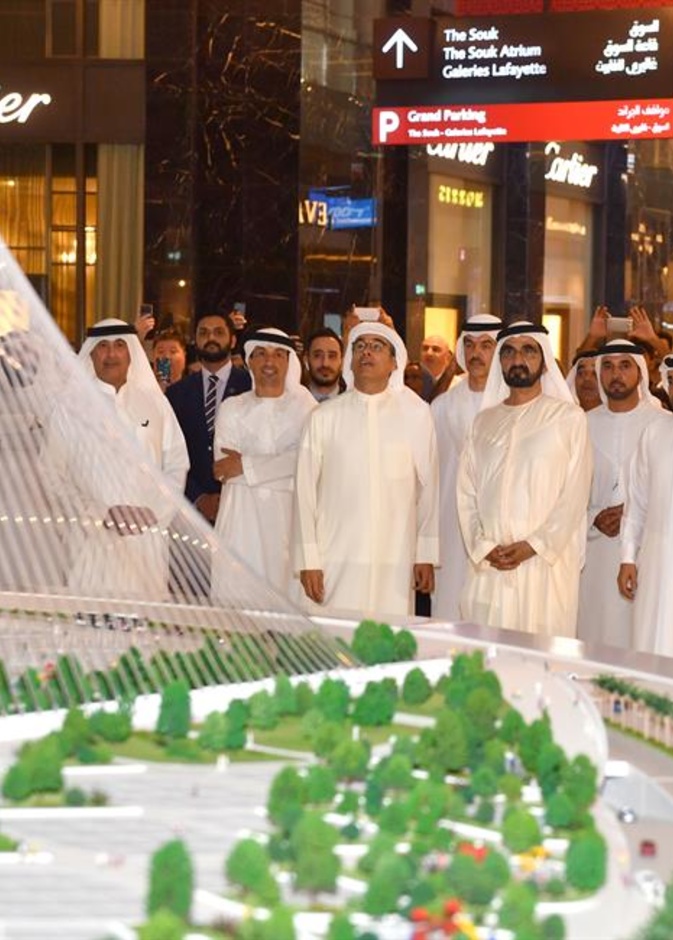 أزاح الشيخ محمد بن راشد يوم أمس الستار عن المجسم الضخم لبرج خور دبي؛