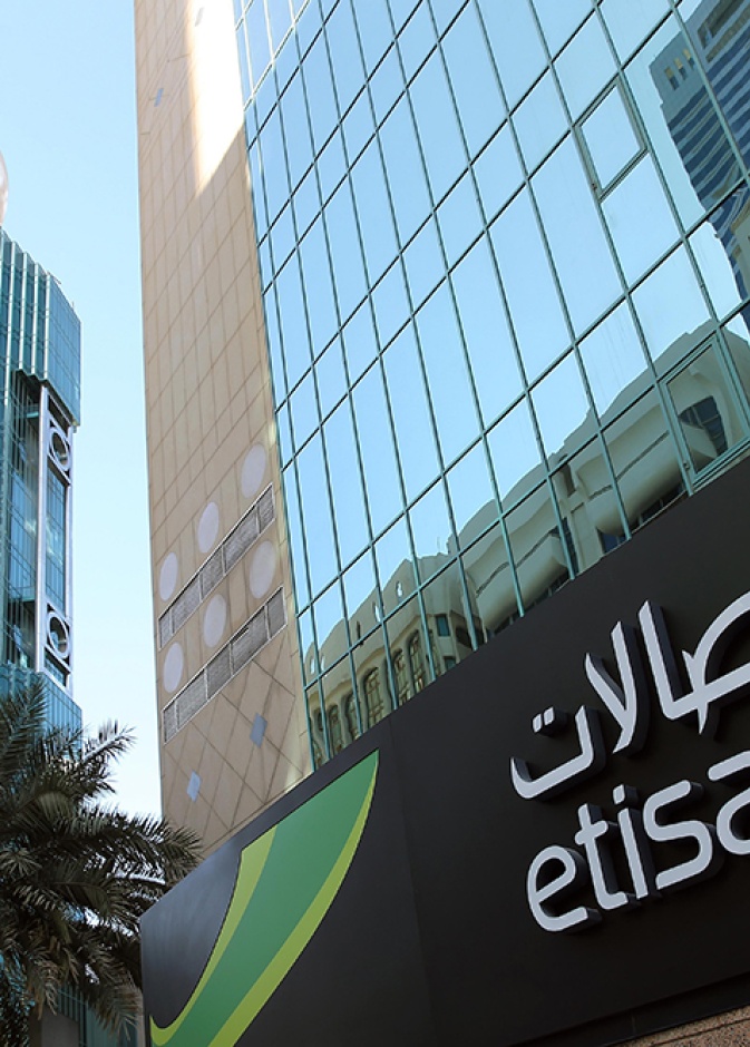 اتصالات الإماراتية .. تطلق شريحة الـ e-SIM لأجهزة آيفون