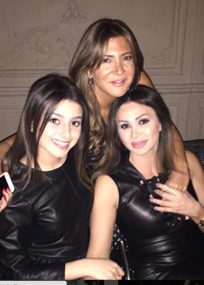 ماريتا مع والدتها كوليت بولس وصديقتهما