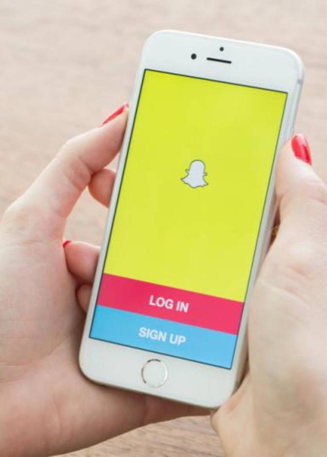 رجل يطلق زوجته في مطعم بسبب تصوير الطعام على سناب شات