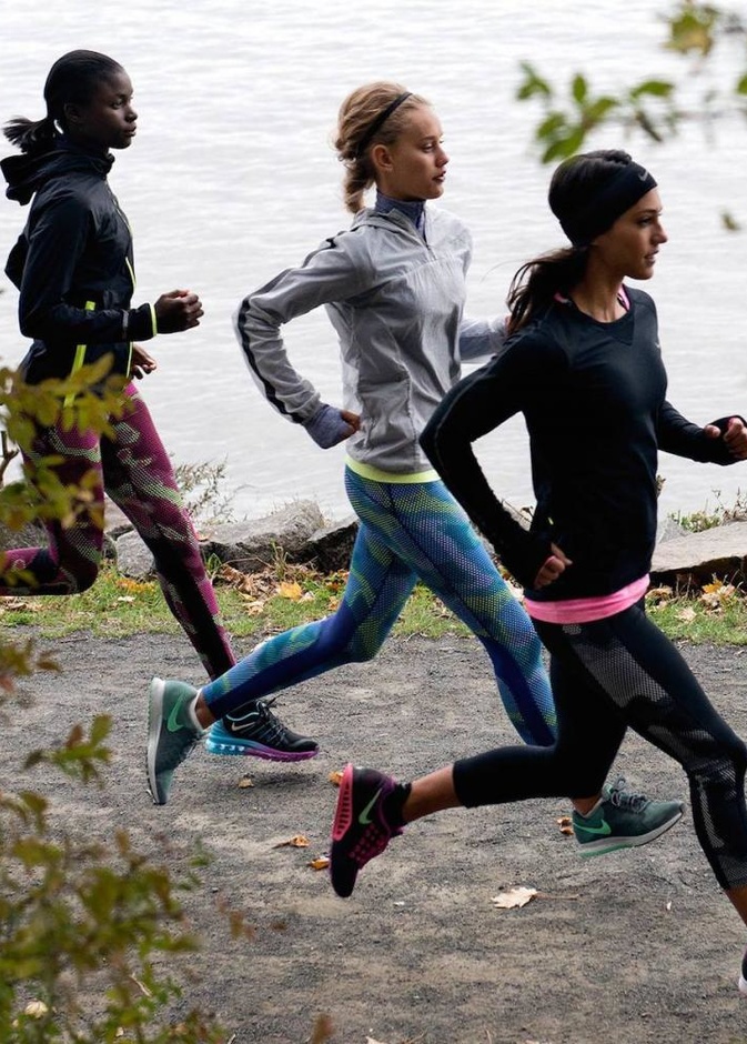 عند القيام بممارسة رياضة الجري لا بد من ارتداء السروال الذي يناسب مقاسك والمحكم على الخصر