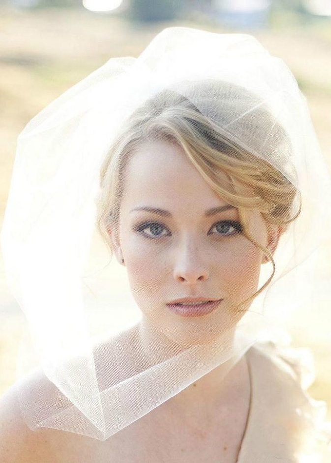 طرحة قصيرة تغطي الوجه فقط