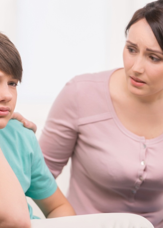 الأم الحازمة تعي متى تكون مرنة في التعامل مع طفلها بما يعزز من صحته النفسية وتدعمه في المواقف الصعبة