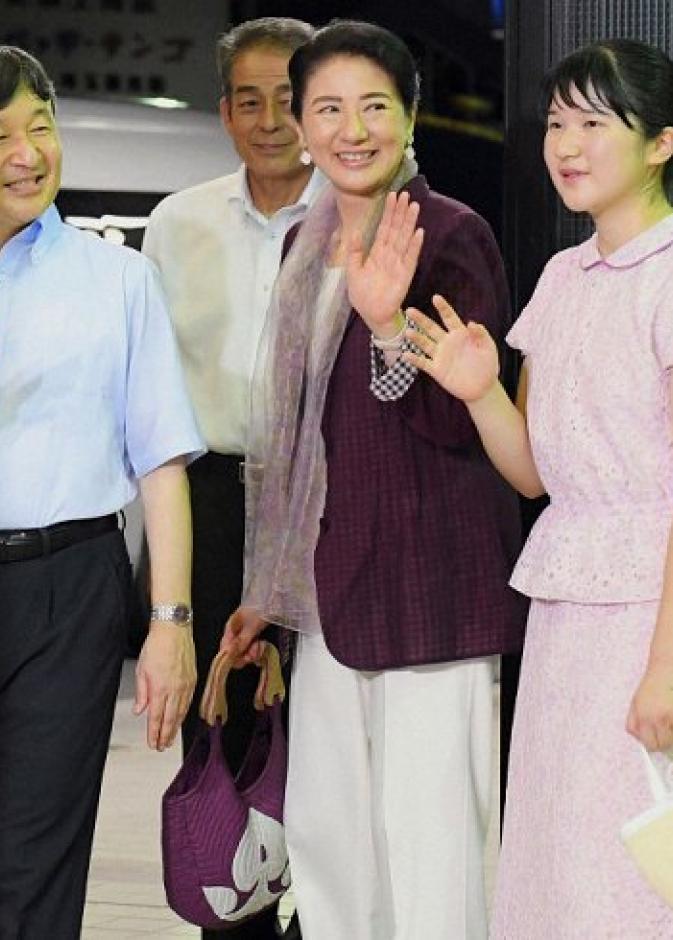 استقبال العائلة الإمبراطورية اليابانية في شيمودا