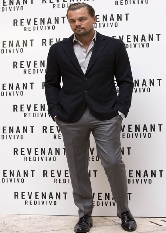 لوك شبابي غاية في الأناقة اعتمده ليوناردو ديكابريو