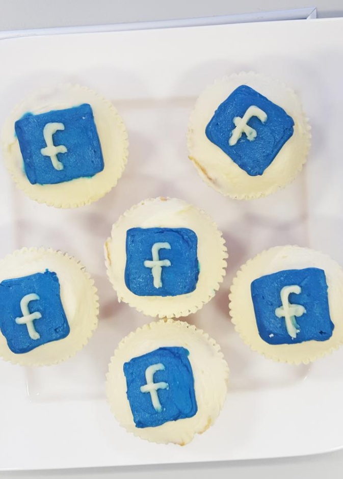 كب كيك "فيسبوك" 