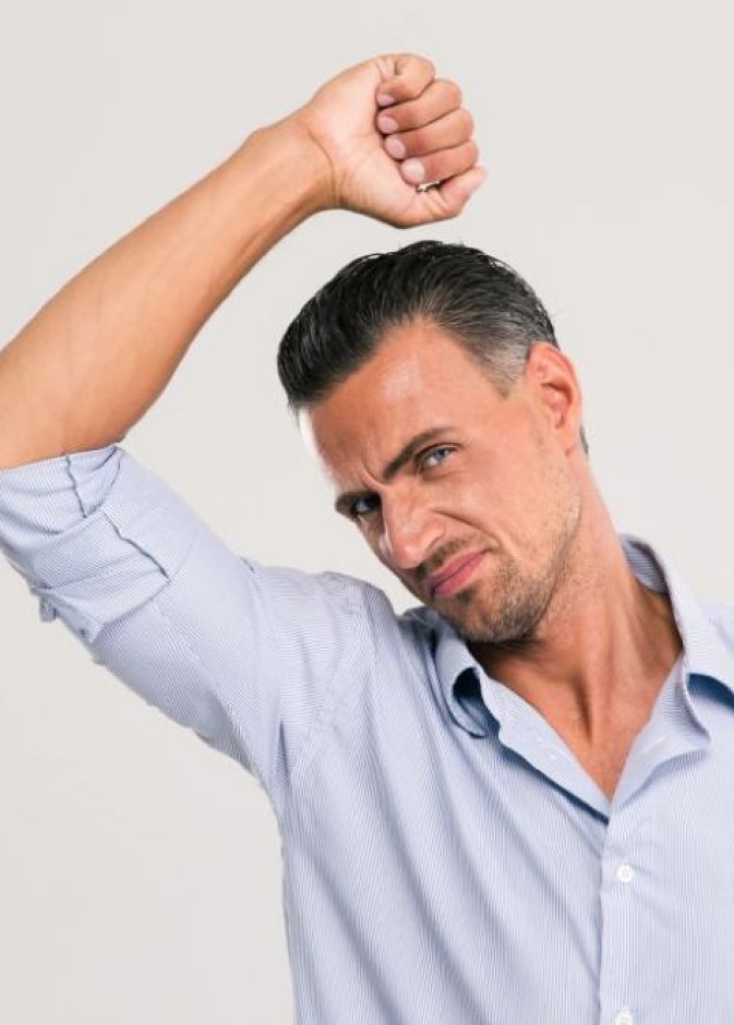 5 ارشادات تخلّصك من رائحة العرق أيها الرجل