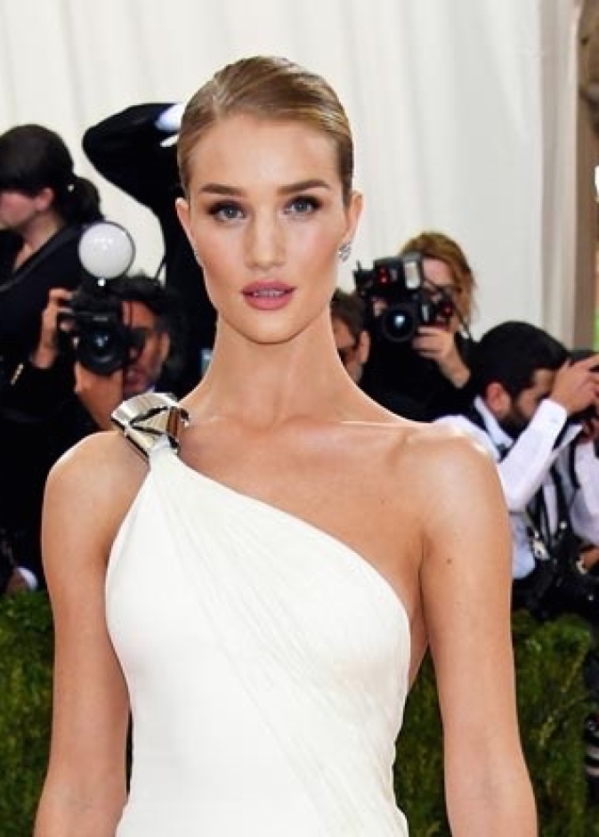 روزي هنتنغتون وايتلي - Rosie Huntington-Whiteley