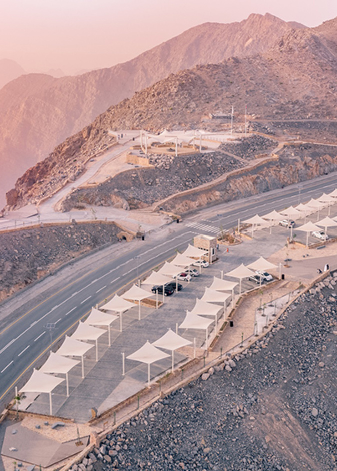 إطلالات رائعة من منصة المشاهدة في جبل جيس .. أعلى قمة جبلية في الإمارات