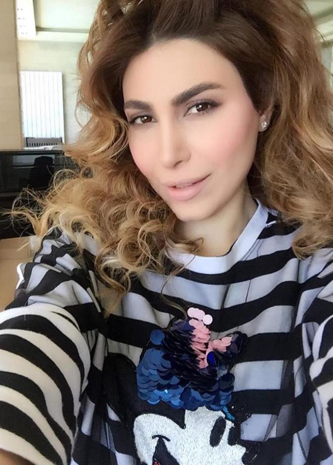 يارا تشارك جمهورها بصورة سيلفي بمكياج خفيف .. ما رأيكم بها؟