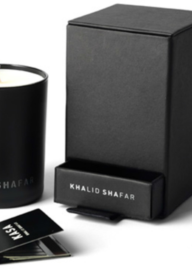 شموع بعطر العود من تصميم المصمم الاماراتي خالد شعفار