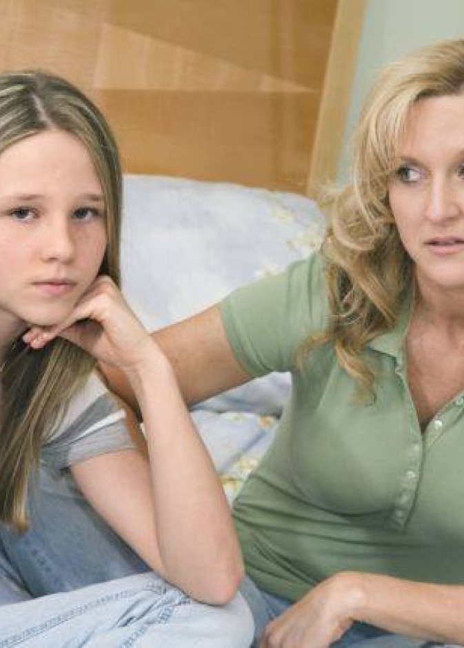 غيرة الأم من ابنتها.. ما أسبابها وما هي سبل القضاء عليها؟