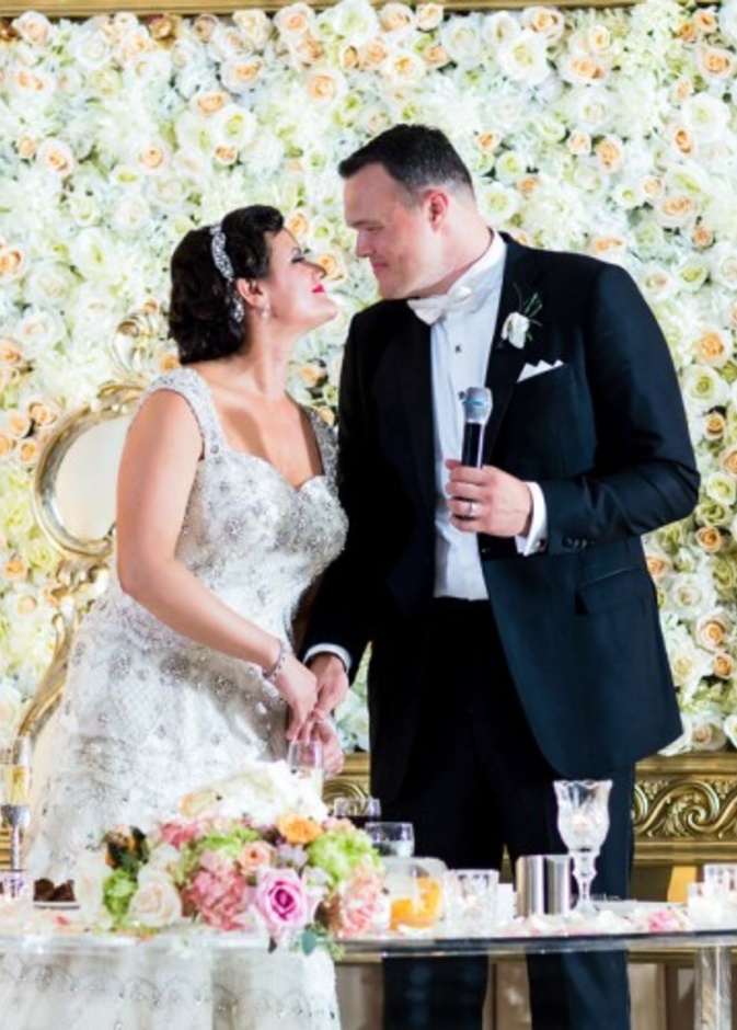 حائط مزهر مشكل من أزهار غير مكلفة