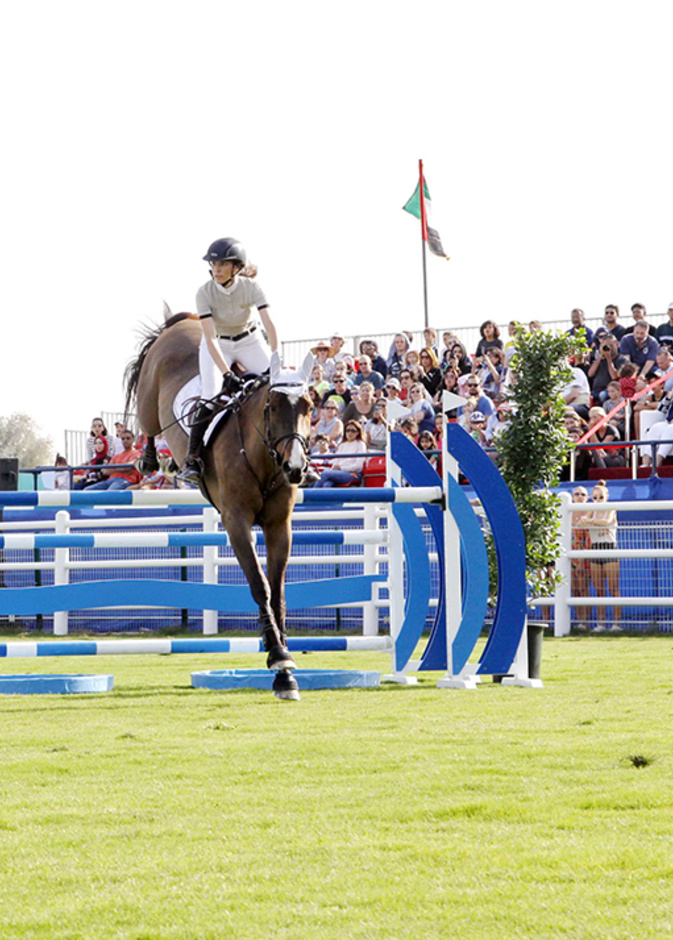 دبي تحتضن أول سباق قفز حواجز للخيول في الشرق الأوسط