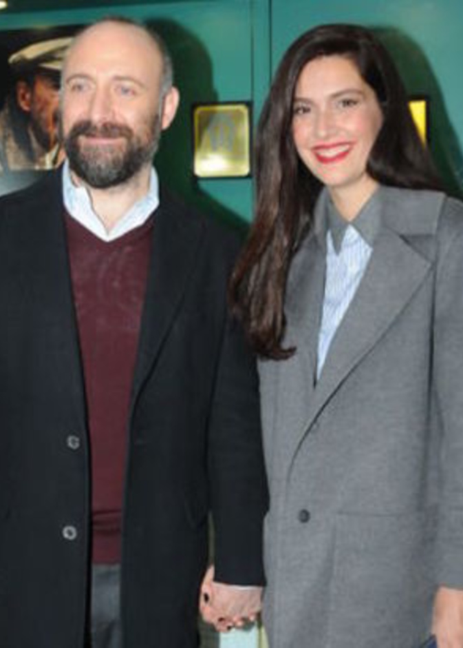 خالد ارجنش وزوجته الممثلة برجوزار كوريل من حفل البحرين امس