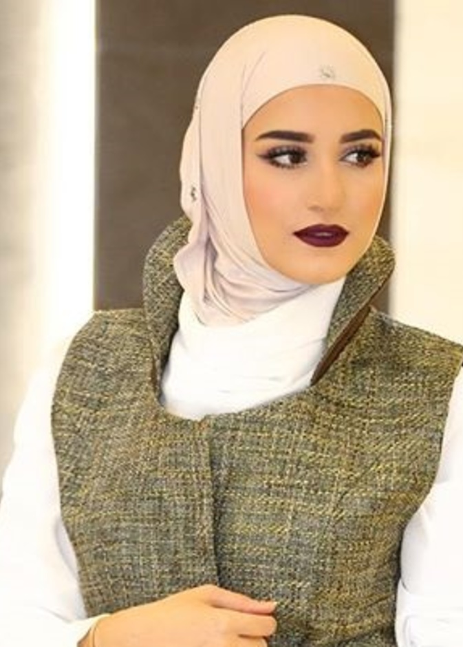 مكياج محجبات ساحر بالظلال والشفاه الداكنة