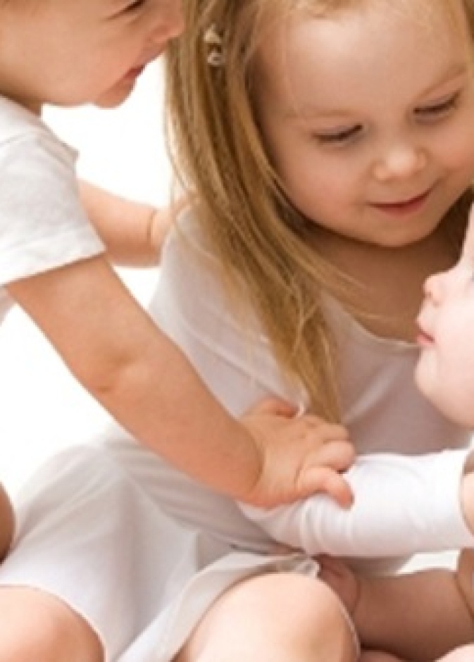 ما هي اعراض اصابة الطفل بمرض لين العظام