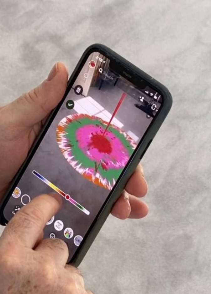 تجربة جديدة للواقع المعزز من سناب شات والفنان داميان هيرست