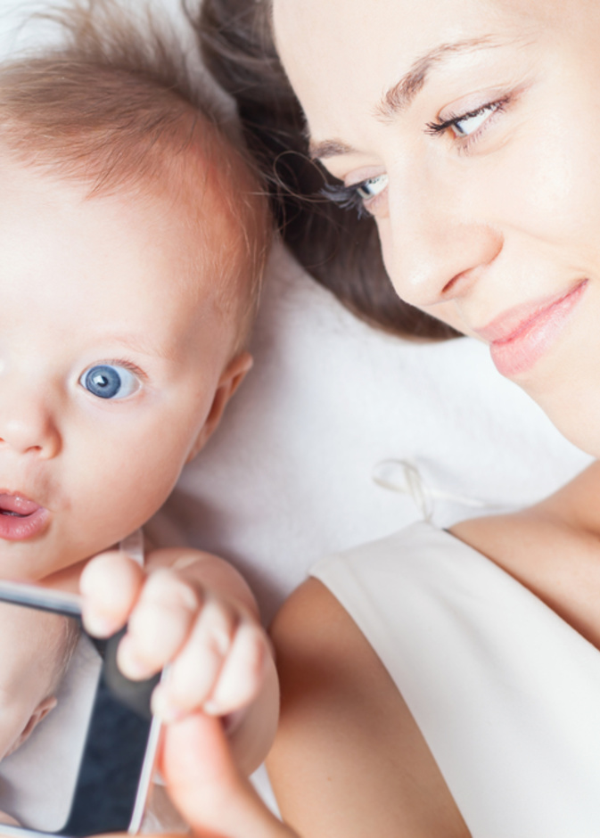 مستوى انتباه طفلك مرهون بعدد مرات استخدامك للمحمول 