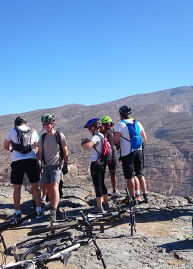 جبال سلطنة عمان وجهة مثالية لمحبي المغامرة والرياضة هذا الصيف