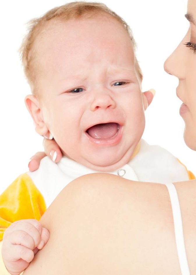 طبيب أطفال يقدم حلا فعالا لوقف بكاء الرضيع .. فما رأيكم فيه؟