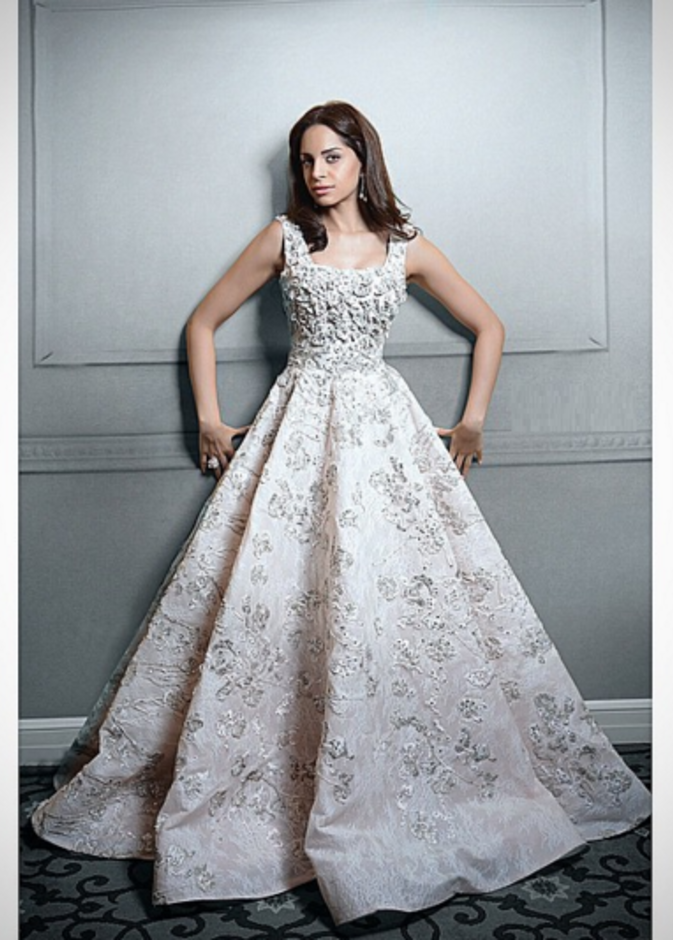 آمال ماهر بفستان من تصميم رامي القاضي