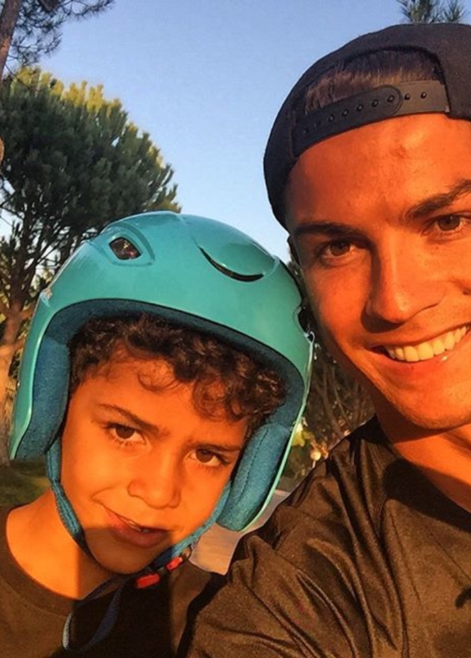 كريستيانو برفقة ابنه جونيور