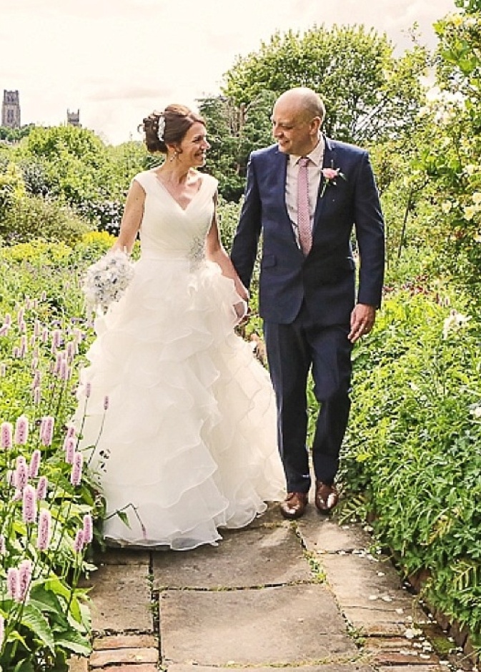 رومانسية حفل الزفاف في الحديقة