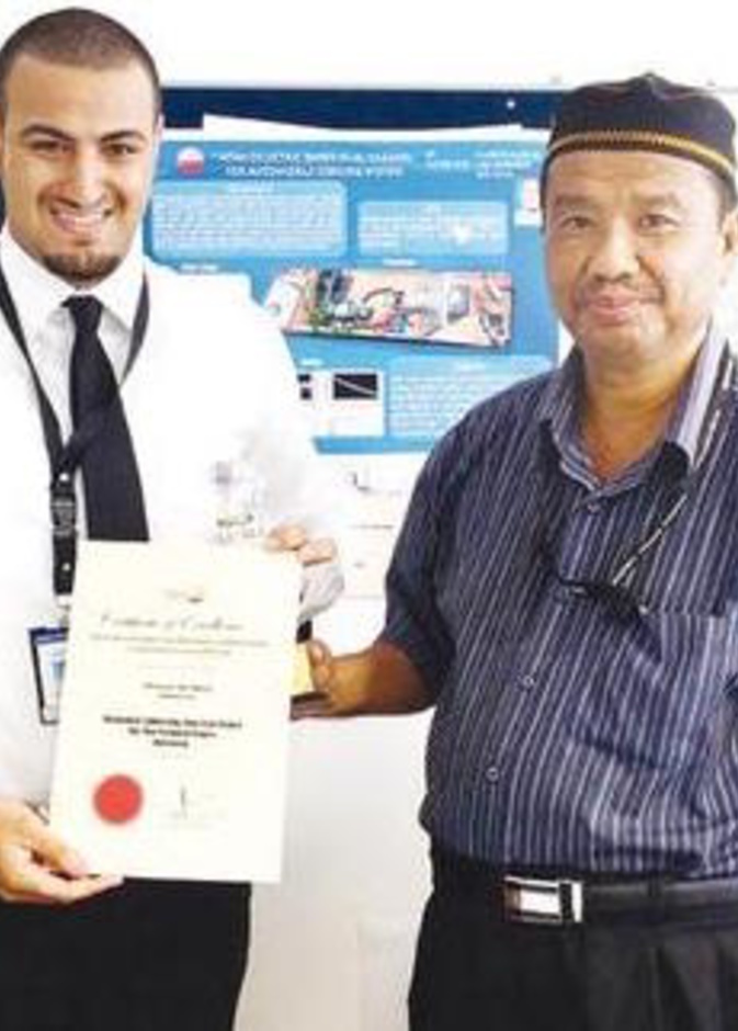 عسيري لحظة تكريمه