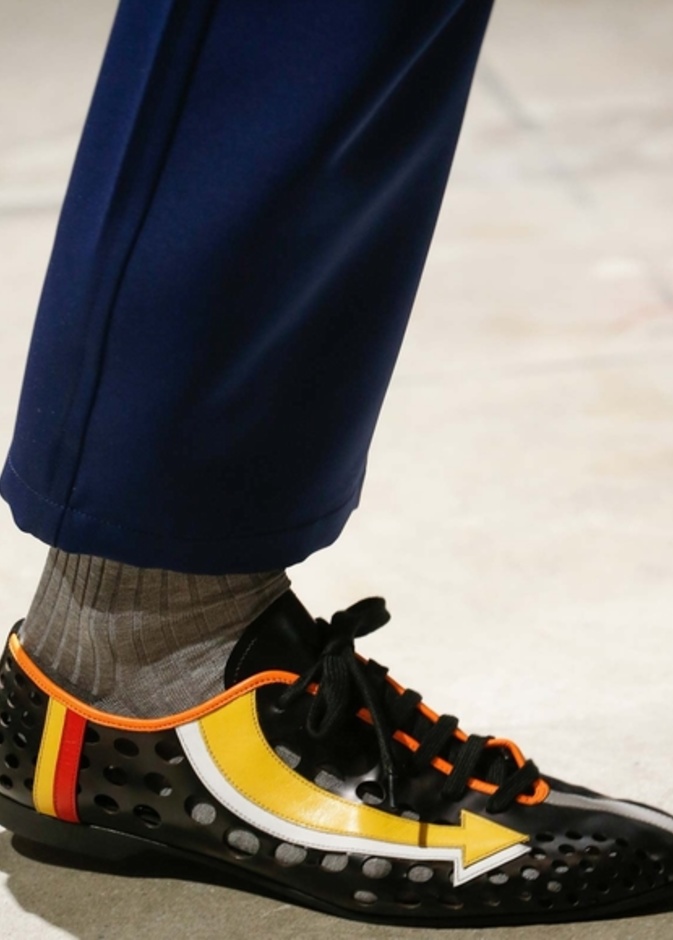 حذاء مفرغ وملون من برادا Prada