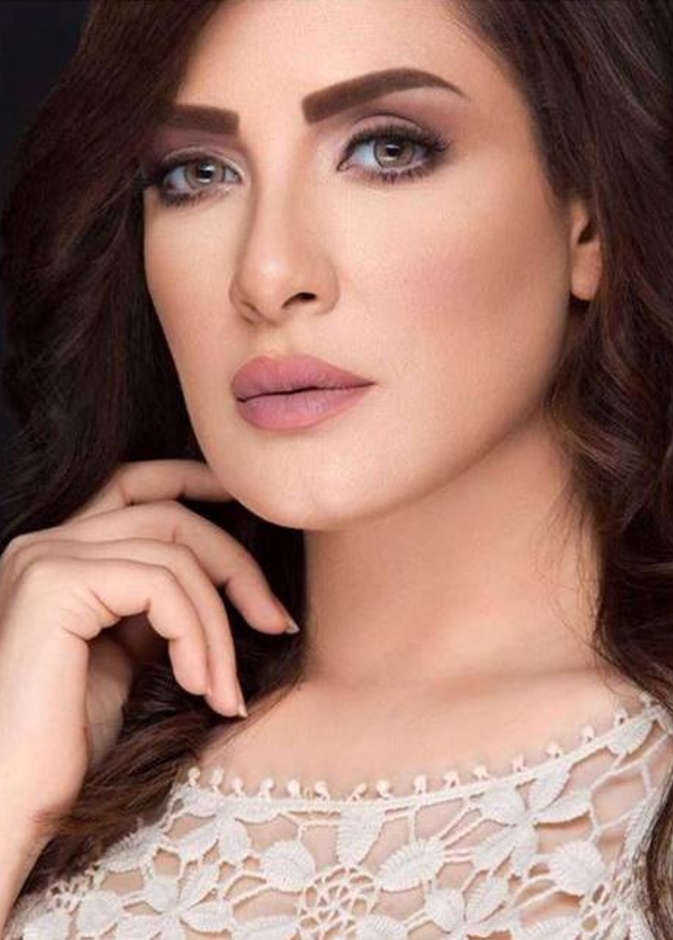 هبة الدري تفضل المكياج الهادئ
