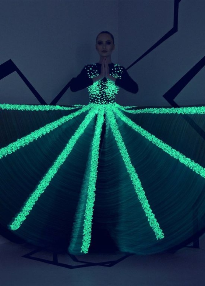 فستان براق متوهج من مجموعة رامي قاضي لخريف وشتاء 2016