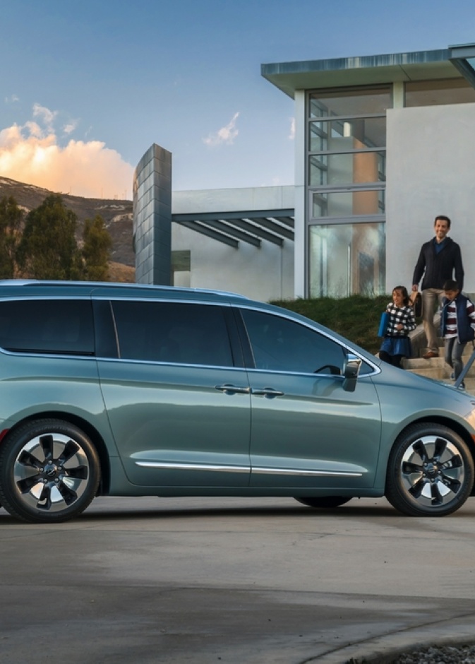 Chrysler Pacifica Hybrid minivan