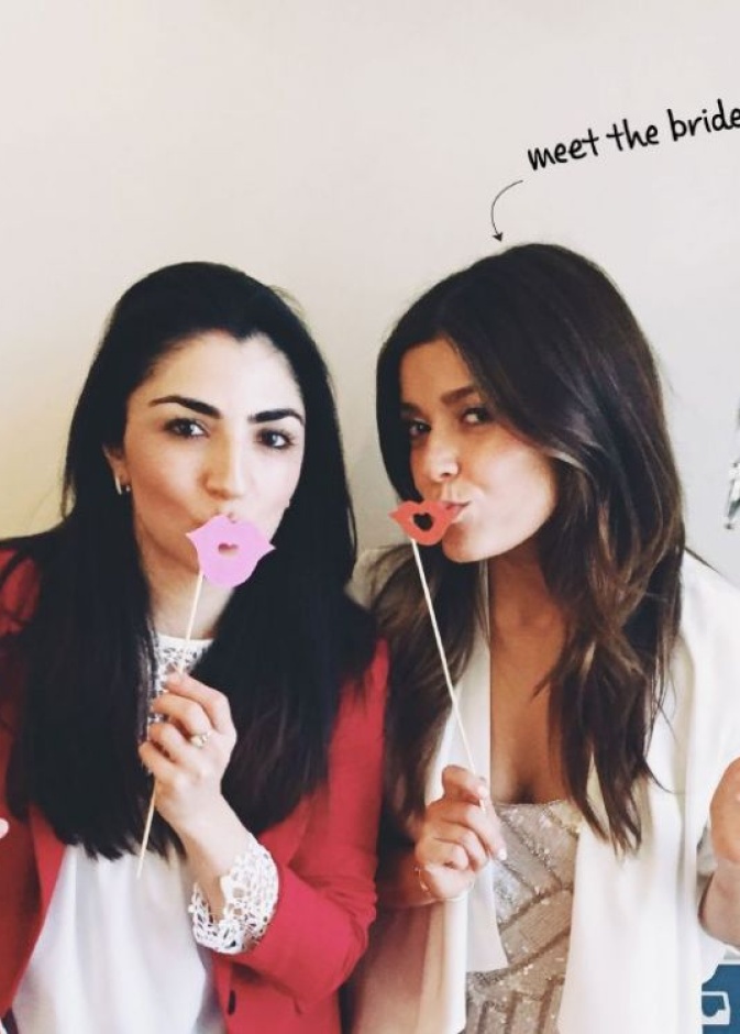 يمكن للعروس وصديقاتها أن يرتدو في حفل Bridal Shower فساتين جميلة بدرجات اللون الوردي