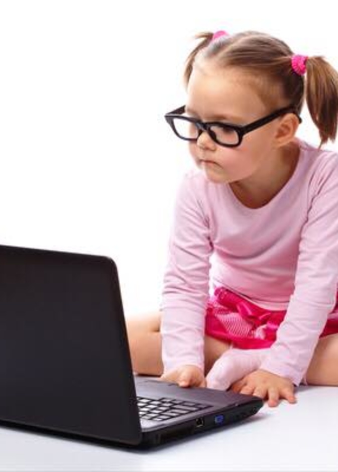 نصائح للام لحماية طفلها من مخاطر الانترنت التي قد تكون مميتة