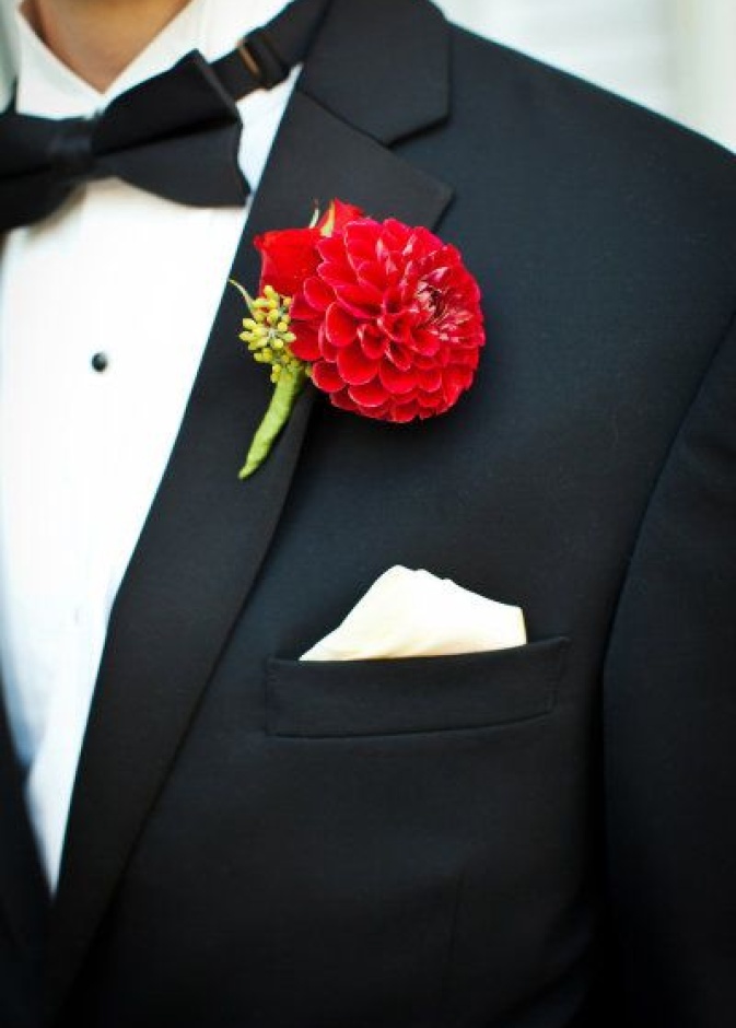 إطلالة مميزة لعريس يوم الحب..