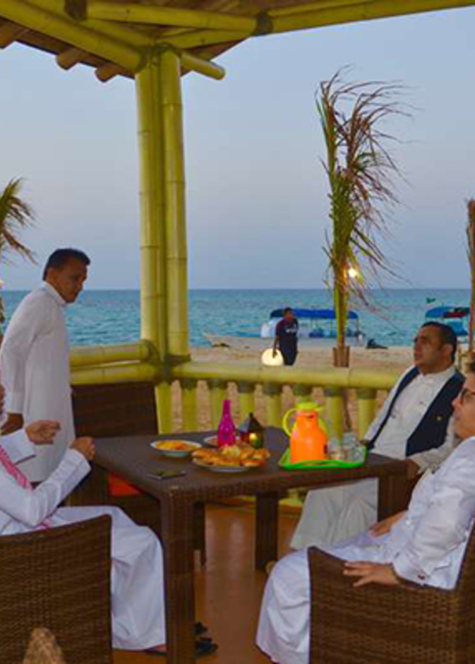 من الجلسات الشبابية على الجزيرة